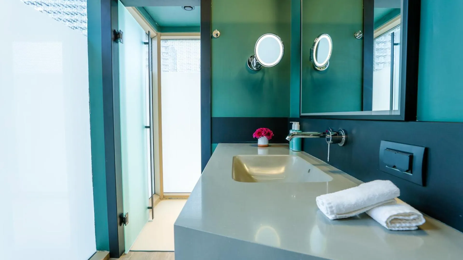Novotel Istanbul Bomonti 5*,
